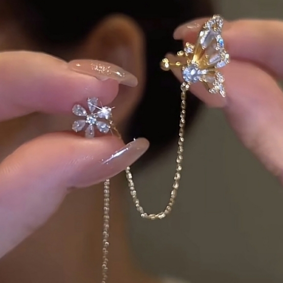 1 Piece Gold Rhinestone Flower Earring connected to Gold Rhinstone Butterfly - Picture 3 of 3